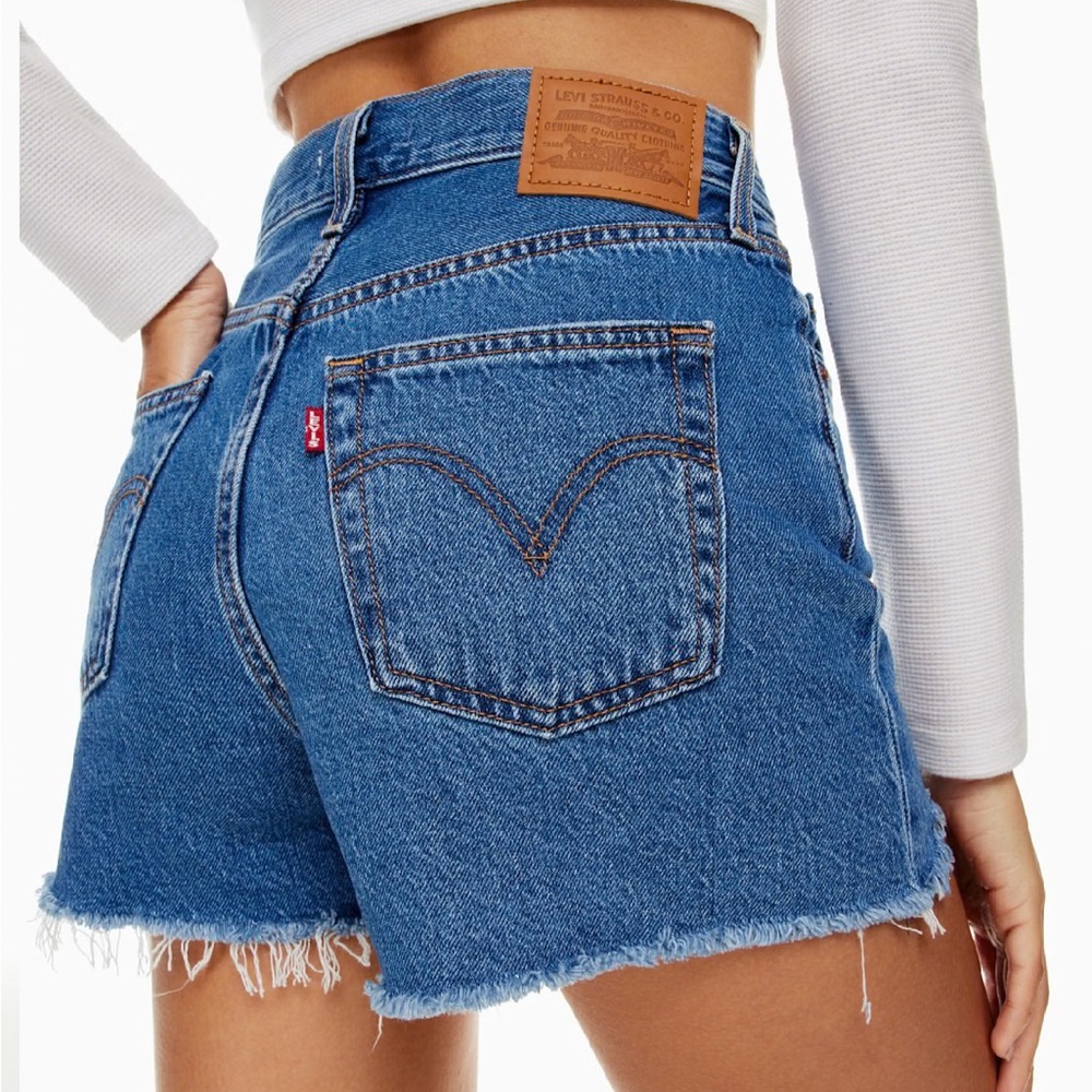 Levi’s Ribcage Shorts